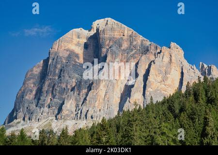 Italia, Veneto, provincia di Belluno, Cortina d'Ampezzo. Tofana di Rozes, Dolomiti Foto Stock