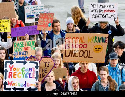 STOCCOLMA, SVEZIA - 9,2022 SETTEMBRE : Greta Thunberg e venerdì per la settimana 212. Foto Stock