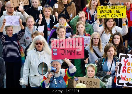STOCCOLMA, SVEZIA - 9,2022 SETTEMBRE : Greta Thunberg e venerdì per la settimana 212. Foto Stock