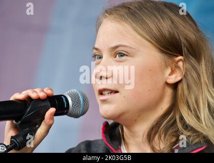 STOCCOLMA, SVEZIA - 9,2022 SETTEMBRE : Greta Thunberg e venerdì per la settimana 212. Foto Stock