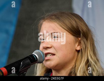 STOCCOLMA, SVEZIA - 9,2022 SETTEMBRE : Greta Thunberg e venerdì per la settimana 212. Foto Stock