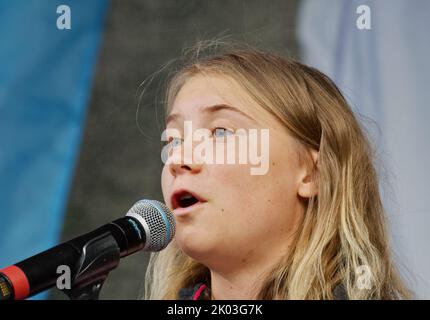 STOCCOLMA, SVEZIA - 9,2022 SETTEMBRE : Greta Thunberg e venerdì per la settimana 212. Foto Stock