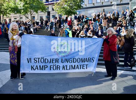 STOCCOLMA, SVEZIA - 9,2022 SETTEMBRE : Greta Thunberg e venerdì per la settimana 212. Foto Stock