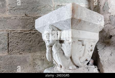 Antico elemento decorativo in pietra all'interno dell'abbazia della Sacra di San Michele in Piemonte Foto Stock