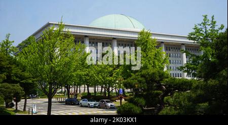 La National Assembly Proceeding Hall (Gukhoe-uisadang) è l'edificio del campidoglio della Corea del Sud. Serve come sede dell'Assemblea Nazionale della Repubblica di Corea, il ramo legislativo del governo nazionale sudcoreano. Si trova a Yeouido-dong, Yeongdeungpo-GU, Seoul. Foto Stock