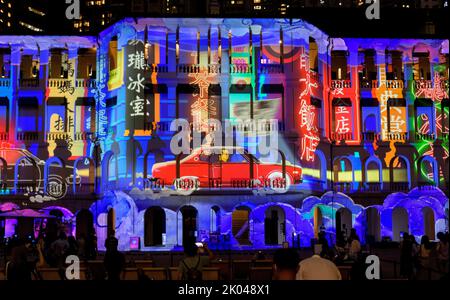 Hong Kong, Hong Kong, Cina. 8th Set, 2022. Tai Kwun è Hong KongÃs Centro per il patrimonio e le artt. L'ex prigione vittoriana e la corte ospita un nuovo spettacolo di luci sul terreno Parade. InnerGlow utilizza la più recente tecnologia di mappatura digitale e 3D per proiettare animazioni e immagini mozzafiato sulle facciate dei nostri edifici storici su vasta scala. Nella mostra, creata appositamente dalla società australiana, The Electric Canvas, in collaborazione con artisti di Hong Kong. Il Barrack Block, di 160 anni, fa da sfondo alla storia dei locali animati e proiettati ogni sera. (Credit Image: © Jayne Russell/ Foto Stock