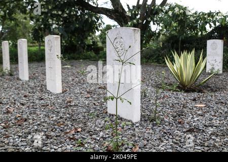 Nakuru, Rift Valley, Kenya. 9th Set, 2022. Una vista delle lapidi delle tombe di guerra del Commonwealth per la prima e la seconda guerra mondiale al cimitero nord di Nakuru. Secondo la Commissione delle tombe della guerra del Commonwealth, il cimitero nord di Nakuru contiene 27 sepolture del Commonwealth della prima guerra mondiale e 45 dalla seconda guerra mondiale. Durante la seconda guerra mondiale, la regina Elisabetta, allora principessa, servì nel Servizio Territoriale ausiliario delle donne, il ramo femminile dell'esercito britannico. (Credit Image: © James Wakibia/SOPA Images via ZUMA Press Wire) Foto Stock