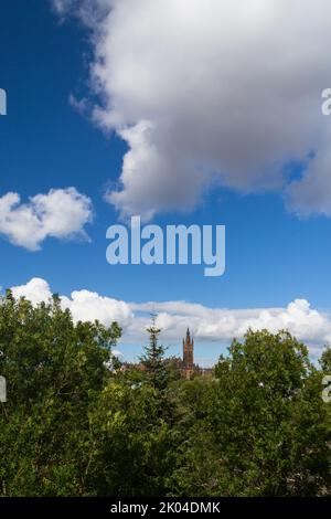 Vista sull'Università di Glasgow in un giorno d'estate Foto Stock