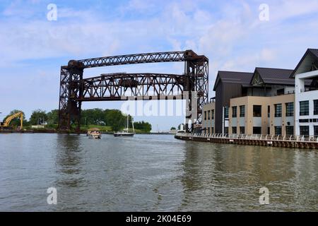 Cuyahoga River Bridge o Iron Curtain Bridge, un ponte ferroviario sul fiume Cuyahoga a Cleveland, Ohio. Uno dei 330 ponti di Clevelands. Foto Stock