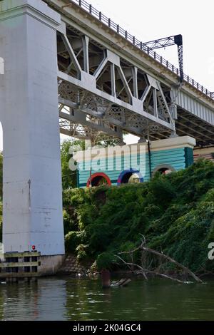 Cleveland Union Terminal Viadotto per treni RTA/metropolitana sul fiume Cuyahoga a Cleveland, Ohio. Uno dei 330 ponti di Clevelands. Foto Stock