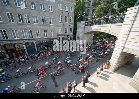 9 settembre 2022, Quebec City, Quebec, Canada: I principali cicli di pack al Grand Prix Cycliste de Québec, Quebec City, Quebec, Canada il 09 settembre 2022. (Credit Image: © Patrice Lapointe/ZUMA Press Wire) Foto Stock