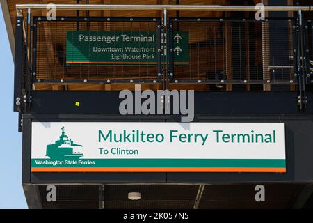 Mukilteo, WA, USA - 02 settembre 2022; segnaletica per il terminal dei traghetti di Mukilteo dei Washington state Ferries Foto Stock