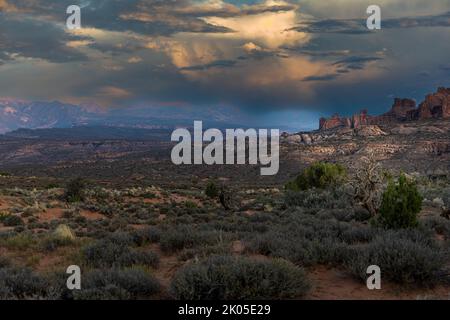 Formazioni rocciose in lontananza. Foto Stock