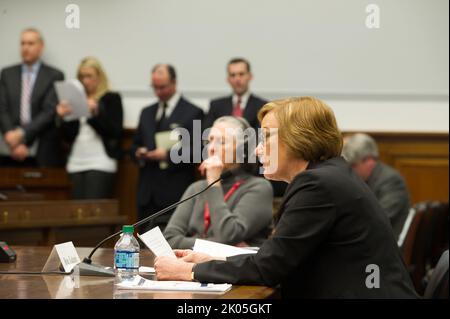 Testimonianza del commissario federale per l'amministrazione degli alloggi Carol Galante all'audizione del Comitato per i servizi finanziari della Camera, Capitol Hill. Foto Stock