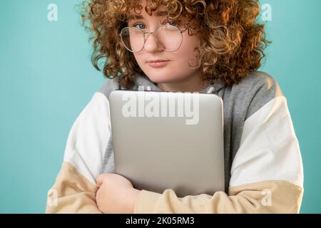 molestie sovrappeso obesità abuso donna notebook Foto Stock