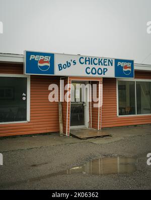 Bobs Chicken Coop vintage segno, Channel-Port aux Basques, Terranova e Labrador, Canada Foto Stock