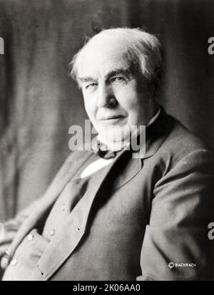 Thomas Alva Edison, ritratto a mezza lunghezza, seduto, rivolto a sinistra, 1922 Foto Stock