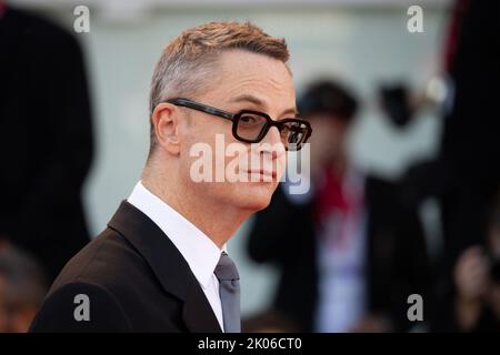 Lido di Venezia, Italia. 09th Set, 2022. Il regista Nicolas Winding Refn partecipa al tappeto rosso di Netflix Series 'Copenhagen Cowboy' al 79th° Festival Internazionale del Cinema di Venezia il 09 settembre 2022 a Venezia. © Photo: Cinzia Camela. Credit: Independent Photo Agency/Alamy Live News Foto Stock