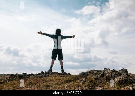 Vista posteriore del corridore maschio cinese del sentiero Foto Stock