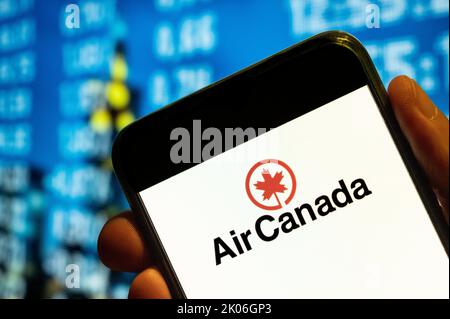 Hong Kong, Cina. 25th luglio, 2022. In questa immagine, sullo schermo dello smartphone viene visualizzato il logo della compagnia aerea più grande del Canada, Air Canada. (Credit Image: © Budrul Chukrut/SOPA Images via ZUMA Press Wire) Foto Stock