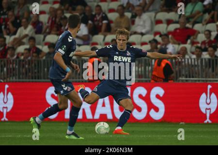 Nizza, Francia. 08th Set, 2022. Calcio: UEFA Europa Conference League, OGC Nice - 1. FC Köln, Gruppo D, Giornata 1 allo stadio Allianz Riviera. Timo Hübers di Colonia gioca la palla. Credit: Friso Gentsch/dpa/Alamy Live News Foto Stock