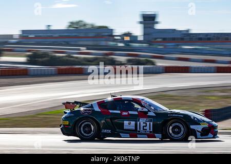 121 BURET Timothé, CAMPBELL Christopher, K-Worx, Porsche 718 Cayman GT4 RS Clubsport, in azione durante il 5th° round del Championnat de France FFSA GT 2022, dal 11 al 13 settembre sul circuito di Lédenon a Lédenon, Francia - Foto Marc de Mattia/DPPI Foto Stock