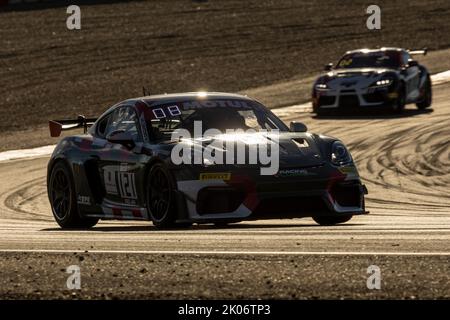 121 BURET Timothé, CAMPBELL Christopher, K-Worx, Porsche 718 Cayman GT4 RS Clubsport, in azione durante il 5th° round del Championnat de France FFSA GT 2022, dal 11 al 13 settembre sul circuito di Lédenon a Lédenon, Francia - Foto Marc de Mattia/DPPI Foto Stock