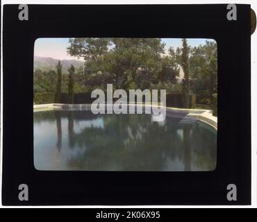 "Arcady", George Owen Knapp House, Sycamore Canyon Road, Montecito, California, 1917. Architettura della casa: Casa in stile missione italiana di Ralph Radcliffe-Whitehead, costruita da Christopher Tornoe e ampliata da E. Russell Ray nel 1911 per George Owen Knapp. Paesaggio: Francis Townsend Underhill, giardino inferiore, 1914; Carlton Monroe Winslow con Charles Gibbs Adams, giardino superiore, circa 1913; Charles R. Waugh, 1912-1928, Sovrintendente della proprietà; John Scott, giardiniere principale. Foto Stock