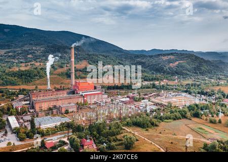 Camini attivi fumo nel mese di agosto. Foto Stock