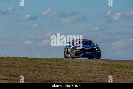 10 PIGUET Julien, VARUTTI Alban, AVR-AVVATAR, Porsche 718 Cayman GT4 RS Clubsport, in azione durante il 5th° round del Championnat de France FFSA GT 2022, dal 11 al 13 settembre sul circuito di Lédenon a Lédenon, Francia - Foto Marc de Mattia/DPPI Foto Stock