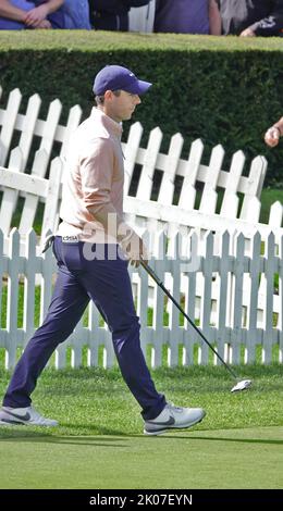 Wentworth, Surrey, Regno Unito. 10th Set, 2022. Rory McIlroy al BMW/PGA Championship tenuto al Wentworth Golf Club, Virginia Water, Surrey. Credit: Motofoto/Alamy Live News Foto Stock