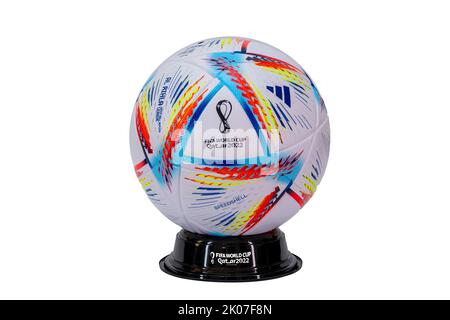 FIFA Qatar Football World Cup Ball ufficiale partita al Rihla di adidas Foto Stock