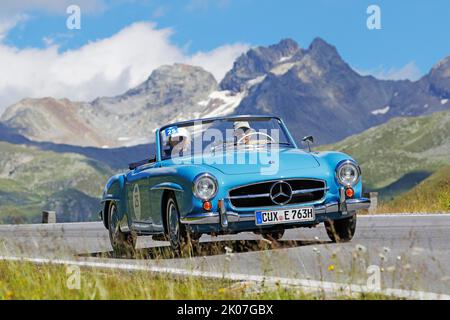 Auto d'epoca Silvretta Classic 2022, Mercedes Benz 190 SL, anno di costruzione 1963, Silvretta Hochalpenstrasse, Montafon, Vorarlberg, Austria Foto Stock