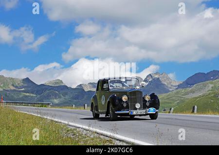 Auto d'epoca Silvretta Classic 2022, Bentley R-Type, anno di costruzione 1955, Silvretta Hochalpenstrasse, Montafon, Vorarlberg, Austria Foto Stock