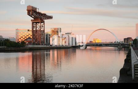 Glasgow, Scozia, Regno Unito, settembre 4th 2022, Clydeport Crane a Finnieston vicino al ponte Clyde Arc a Glasgow Foto Stock