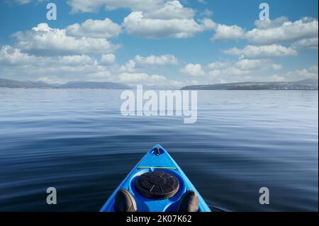 Kayak su tranquille acque calme sul Firth of Clyde Scotland Foto Stock