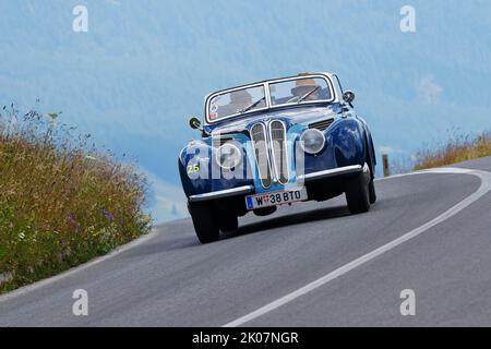 Auto d'epoca rally Ennstal Classic 2022, BMW 327, anno di costruzione 1938, Grossglockner Hochalpenstrasse, Carinzia, Austria Foto Stock