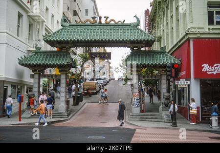 Il Dragon Gate a San Francisco nel 1990, California, USA Foto Stock