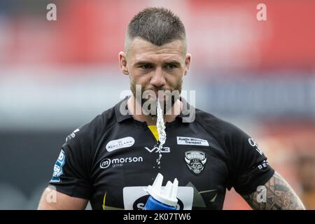 Huddersfield, Regno Unito. 10th Set, 2022. Andy Ackers #9 di Salford Red Devils durante il Betfred Super League Match Huddersfield Giants vs Salford Red Devils al John Smith's Stadium, Huddersfield, Regno Unito, 10th settembre 2022 (Foto di James Heaton/News Images) a Huddersfield, Regno Unito il 9/10/2022. (Foto di James Heaton/News Images/Sipa USA) Credit: Sipa USA/Alamy Live News Foto Stock