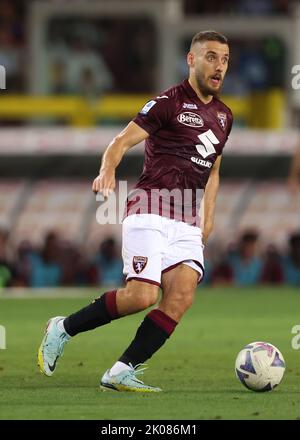 Torino, 5th settembre 2022. Nikola Vlasic del Torino FC durante la Serie A match allo Stadio Grande Torino, Torino. L'immagine di credito dovrebbe essere: Jonathan Moskrop / Sportimage Foto Stock