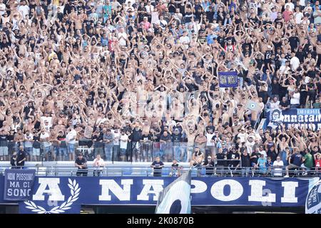 Napoli, Italia. 10th Set, 2022. Napoli tifosi durante la Serie Una partita di calcio tra SSC Napoli e Spezia Calcio allo stadio Diego Armando Maradona di Napoli (Italia), 10th settembre 2022. Foto Cesare Purini/Insidefoto Credit: Insidefoto di andrea staccioli/Alamy Live News Foto Stock