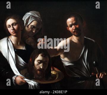 Caravaggio (1571-1610) dipinto intitolato: Salome con la testa di Giovanni Battista. La tela raffigura Salome, figlia della regina Erodiade, tenendo in mano il vassoio con la testa del profeta Giovanni Battista, Che secondo i Santi Vangeli fu decapitato per ordine del re Erode Antipas dopo aver promesso a quest'ultimo alla sua figliastra Salome che, se accettasse di ballare davanti a lui, gli avrebbe dato tutto ciò che voleva. E quando la giovane gli chiese di dargli la testa del Battista, il re si arrabbiò perché lo apprezzava, ma alla fine accettò i suoi desideri e ordinò t Foto Stock