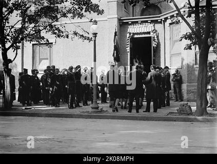 Schley, Winfield Scott, ammiraglio posteriore, U.S.N. Funerale, Chiesa di San Giovanni - Pallbearers, 1911. Foto Stock