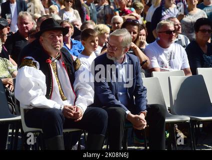 Uherske Hradiste, Repubblica Ceca. 10th Set, 2022. Il sindaco di Uherske Hradiste Stanislav Blaha, a sinistra, e il primo ministro ceco Petr Fiala durante il festival del vino Moravo della Slovacchia a Uherske Hradiste, Repubblica Ceca, il 10 settembre 2022. Credit: Ludek Perina/CTK Photo/Alamy Live News Foto Stock