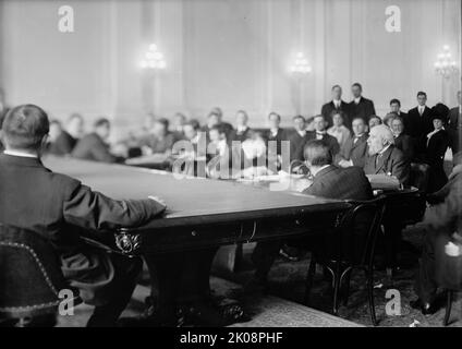 House of Representatives, Committee - Comitato speciale per le indagini della U.S. Steel Corp., 12 gennaio 1912. Popolarmente chiamato 'Steel Trust investigative Committee' o 'Stanley Committee'. James J. Hill prima della commissione. [Direttore ferroviario canadese-americano James Jerome Hill]. Foto Stock