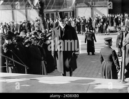 Messa panamericana, giorno del Ringraziamento a San Patrizio - Ministro Rojas, del Venezuela, 1912. [Servizio cattolico romano tenuto nella Chiesa cattolica di San Patrizio a Washington, D.C.]. Foto Stock