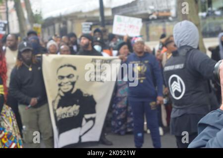 La famiglia Chris Kaba ha partecipato a una marcia antirazzista insieme ad altri 5000 attivisti e simpatizzanti indignato per un altro live nero preso dalla violenza. Foto Stock