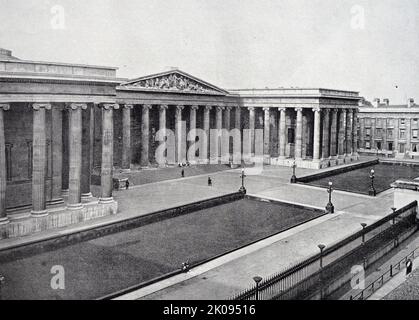 Il British Museum è un'istituzione pubblica dedicata alla storia umana, all'arte e alla cultura situata nella zona di Bloomsbury a Londra, in Inghilterra. La sua collezione permanente di circa otto milioni di opere è tra le più grandi e complete esistenti, essendo stata ampiamente raccolta durante l'epoca dell'Impero britannico. Fu il primo museo nazionale pubblico al mondo. Il Museo fu fondato nel 1753, in gran parte basato sulle collezioni del medico e scienziato anglo-irlandese Sir Hans Sloane. Foto Stock