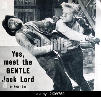 Jack Lord e gene Evans in The Hangman, un film del 1959. John Joseph Patrick Ryan (30 dicembre 1920 – 21 gennaio 1998) è stato un . Ha recitato come Steve McGarrett nel programma televisivo della CBS Hawaii Five-o, che è andato dal 1968 al 1980. Eugene Barton Evans (11 luglio 1922 1947 – 1 1989 aprile 1998) è stato un . Foto Stock