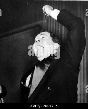 Huey Pierce Long Jr. (30 agosto 1893 – 10 settembre 1935), soprannominato 'The Kingfish', è stato un avvocato e politico americano che ha servito come governatore della Louisiana del 40th dal 1928 al 1932 e come senatore degli Stati Uniti dal 1932 fino al suo assassinio nel 1935. Fu un membro populista del Partito democratico e divenne di primo piano nazionale durante la Grande depressione per le sue critiche vocali al presidente Franklin D. Roosevelt e al suo New Deal. Foto Stock